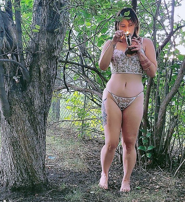 Want to be my #STONER buddy? https://t.co/zgDXtz2n7P<a href="/tag/stoner"class="tags">#STONER</a>