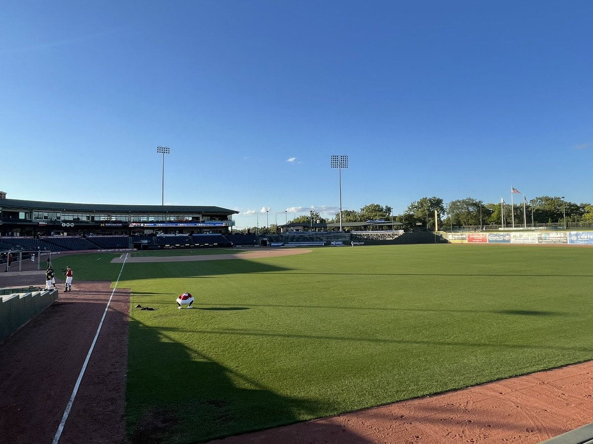 WirtzOnSports's tweet image. It’s September 15 and Dow Diamond is looking absolutely beautiful. Shoutout to @JeffRoss2015 and his crew on an outstanding job this season. #LoonsBaseball #DiveIn
