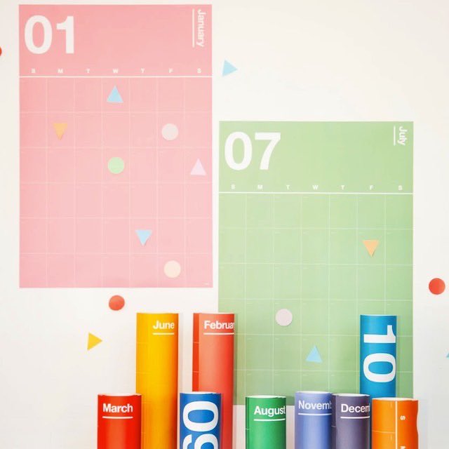 Yay Poketo Spectrum Wall Planner Size 76 5 Cm X 52 2 Cm アメリカla発のライフスタイルブランドpoketoのウォールプランナー 色の本質 的な美しさに触発された大きな壁掛けカレンダーです アートプリントを飾るようにカラーを楽しみながらあなたの計画