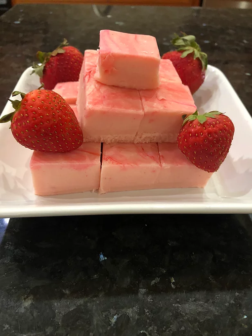 BigBoyVol's tweet photo. On sale now for $27 the Last Summer Special, a double play of Strawberry Daiquiri and Pina Colada, https://t.co/FTcU0GRGOy https://t.co/oyKkgYseqI