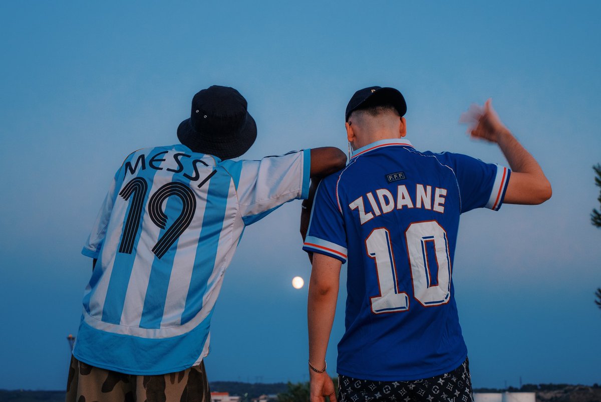 bizarrap's tweet photo. EN LA CAPITAL COMO MESSI
@MHDOfficiel
GRACIAS🇫🇷🇦🇷 https://t.co/NFMEngAgAn