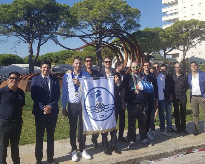 Inaugurazione "𝗠𝗮𝗿𝗲 𝗶𝗻 𝘃𝗼𝗹𝗼" un’opera dell’arch. Vianello e cofinanziata dalla Round Table Italia - Seconda Zona - Round Table 78 Jesolo.
#roundtable #roundtableitalia #jesolo #TR78 #mareinvolo #secondazona #RTI #proudtobetabler #roundtableinternational
