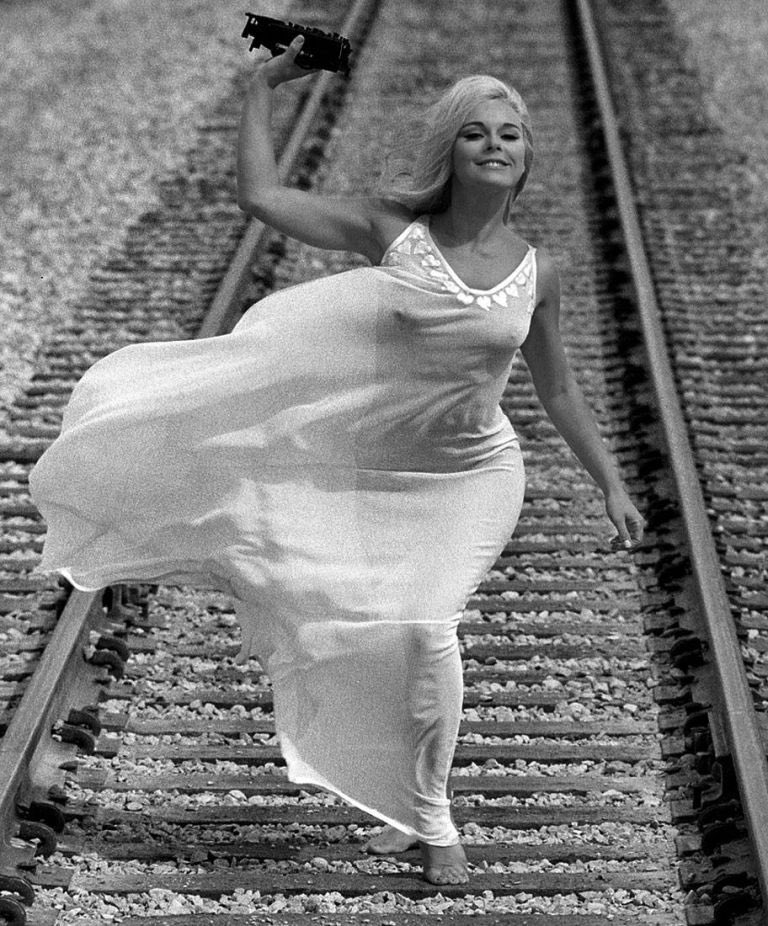 analgesicsleep's tweet photo. The beautiful Elke Sommer💕 #MusComEnt #ASitD https://t.co/99b6oQmPIp
