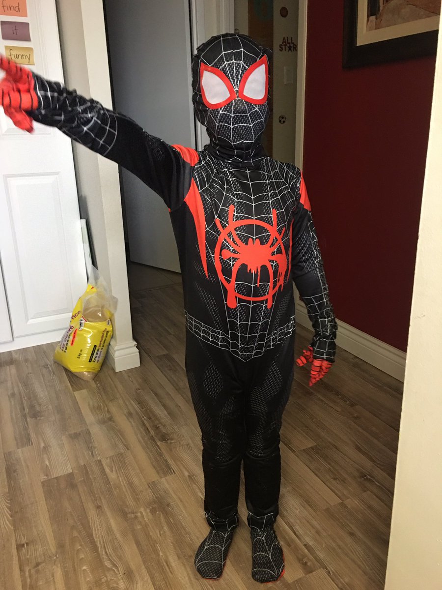 MEMcreative's tweet photo. He won. 46 days left until Halloween. Sigh.  #sam https://t.co/7Quyy7fJeA