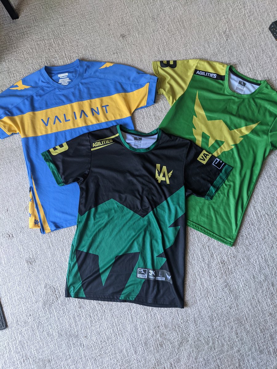 miinxiiee's tweet image. 🚨WEE WOO WEE WOO GIVEAWAY ALERT🚨

Giving away all of these OVERWATCH LEAGUE SEASON 1 / 2 / 3 JERSEYS 
Please just LIKE ♥️ &amp;amp; RETWEET 🔄 to enter! 6 winners, u pick prize!
 I cover shipping! I just want these out of my closet finally!! 
Sizes in replies