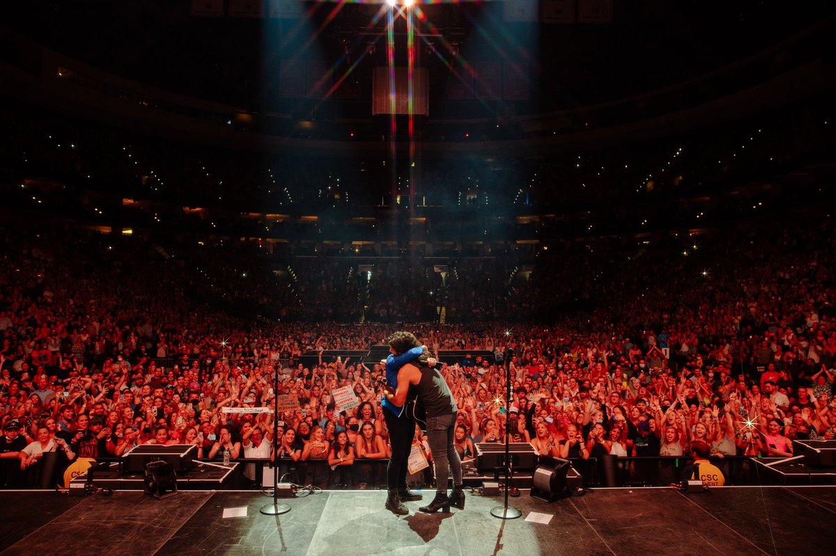 DanAndShay's tweet photo. photographic evidence that last night was one of the best nights of our entire lives.

philly, thank you for everything.  ❤️ https://t.co/ZhSZGELFNU