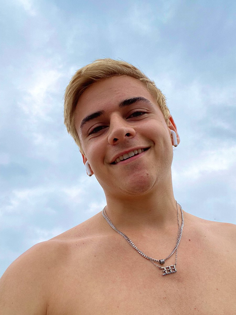 rt if you’re single 😄 youtu.be/0EhpptPTIe8