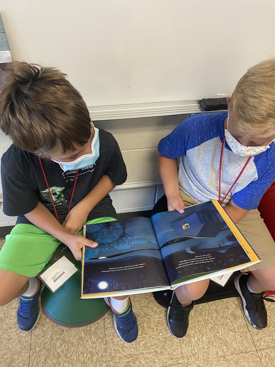 MrsNelson_d118's tweet photo. Sequence work with mentor texts! @WaucondaGS118 #thirdgradegeckos #wgs118life https://t.co/3SFTqaTEgv