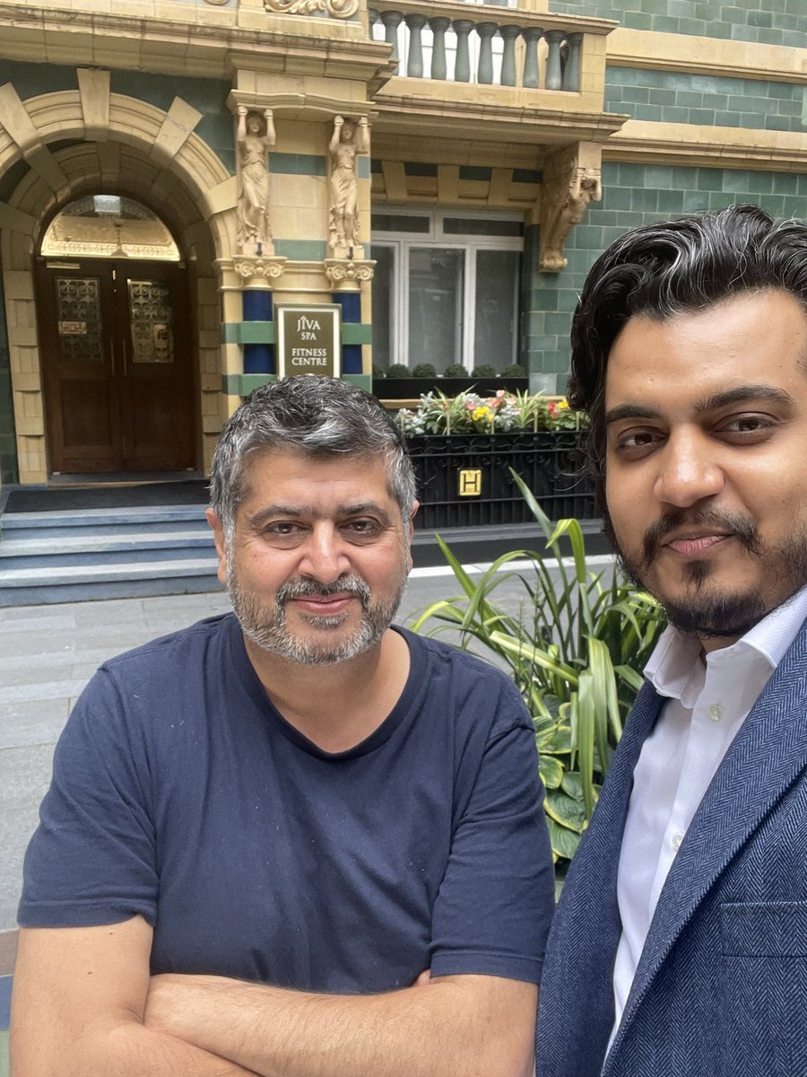 Akshay001's tweet photo. Silicon Valley + Delhi Belly @ Buckingham Palace 💂‍♀️

Thank you, @AshLilani, your belief and your trust always exhilarates; @leverageedu is incredibly lucky to have you as an early believer! https://t.co/m1ONs7o5kH