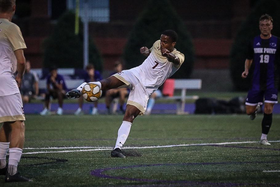 ElonMSoccer's tweet photo. 14’ | Jalen Weatherspoon with #Elon’s first shot on goal of the night, but it’s corralled by the keeper.

0-0 | #ELONvHPU https://t.co/9lwDE1BN2K