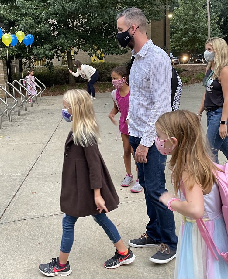 riverslionsroar's tweet photo. Walk to School Day was a huge success! 🦁 #WalkToSchool #Georgia #RiversElementary #APS #behealthy @SafeRoutesGA @apsupdate @BowsherKimberly @DrLisaHerring @APSPolice https://t.co/kAS9jl1zwf