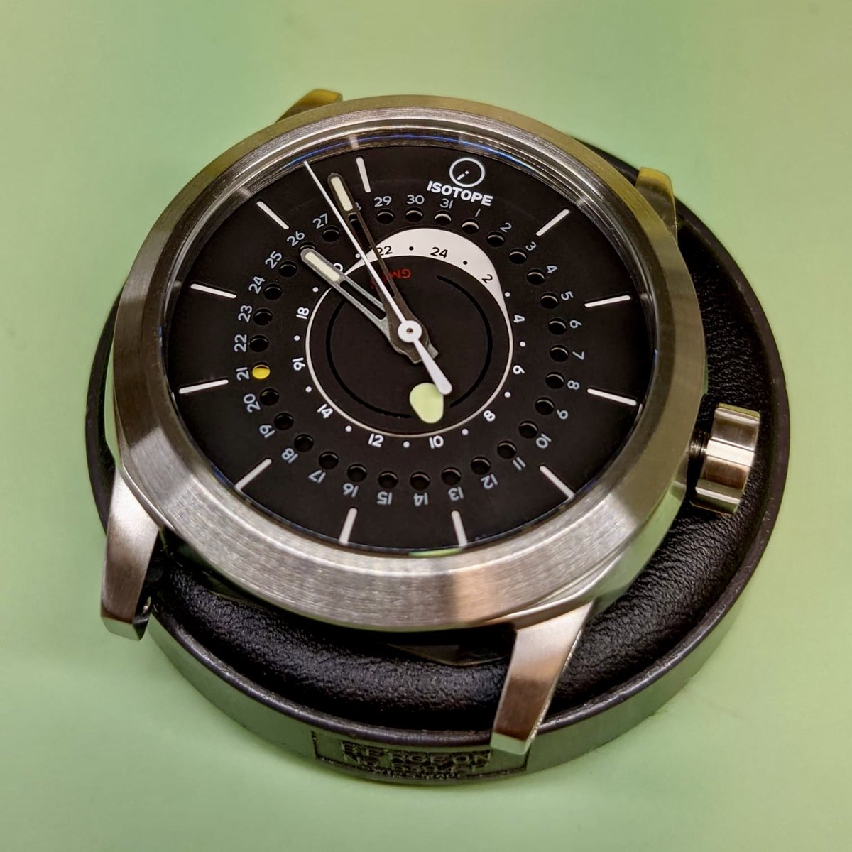 isotopewatches's tweet photo. The outstanding Black GMT 0° limited to 200 pieces.
Subscribe, stay tuned for what’s coming!

#isotopewatches #isotope #gmt #britishwatches #swisswatch #swisstech #practicalwatch #affordablewatch #wornandwound #dailywatches #affordablewt #affordablewatches #womw #watchcollection https://t.co/gQGnyYpsHe