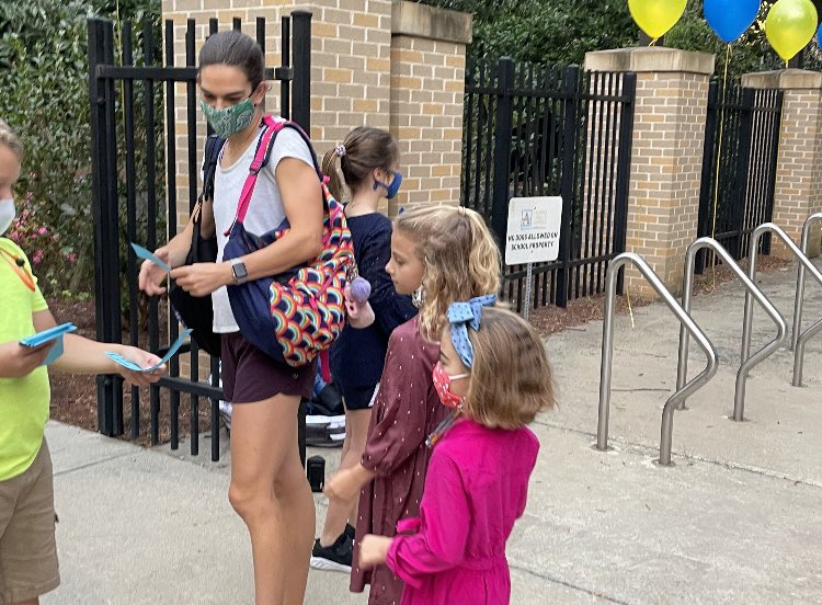 riverslionsroar's tweet photo. Walk to School Day - so many 😀🦁 #WalkToSchool #Georgia #RiversElementary #APS @SafeRoutesGA @apsupdate @BowsherKimberly @DrLisaHerring @APSPolice https://t.co/raKrNWs3CJ