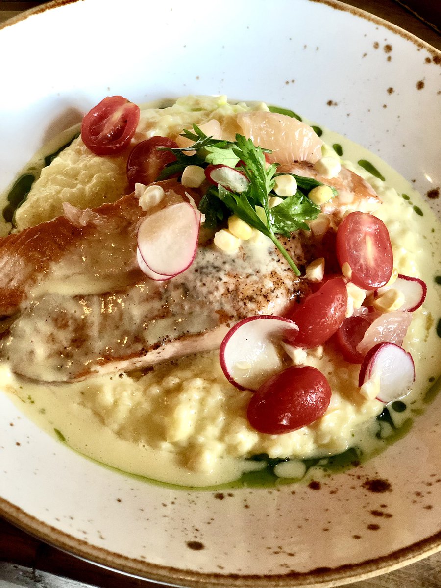 MichelleSmithRD's tweet photo. Another delicious meal from one of our favorites The Little Lamb

🧀 Chef’s Choice Charcuterie
🐟 Salmon with corn risotto 
🌶 Fried Cauliflower 
🍌 Banana Cream Pie

You need to check them out, everything is always amazing https://t.co/XHyyAozUGf