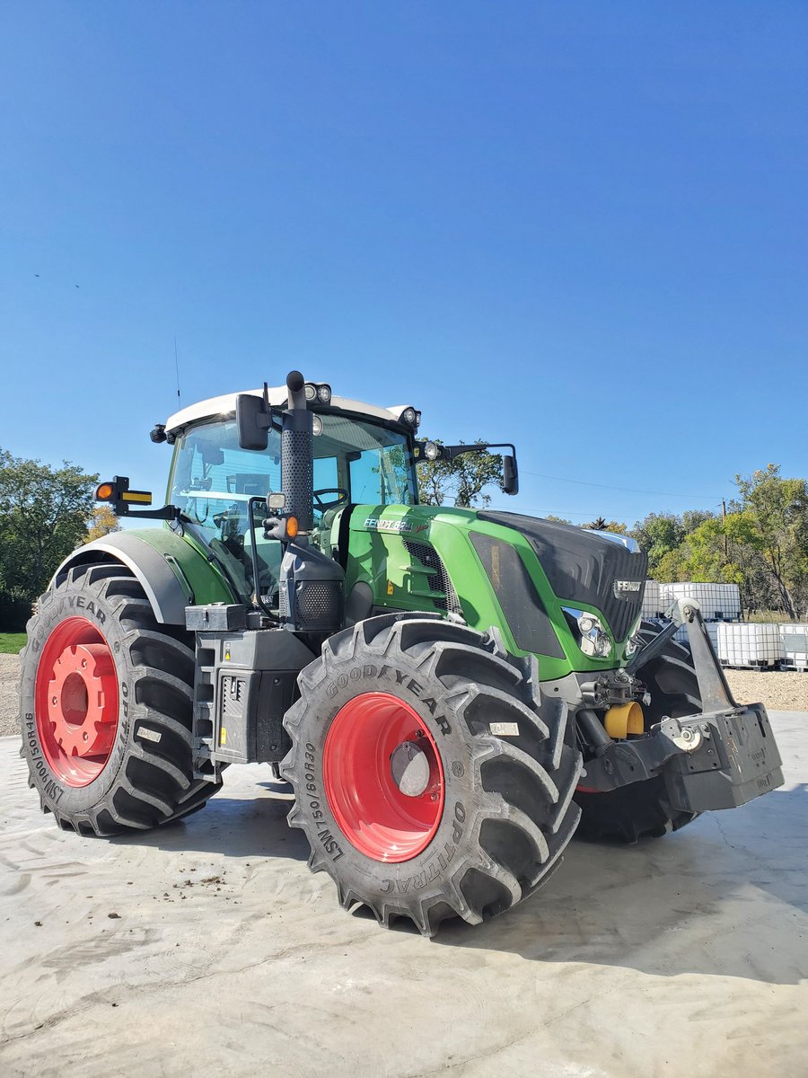 SiemensBernhard's tweet photo. Check out this #Fendt 824. We swapped out 650/75r38 and 600/65r28 to the #LSW900/50R46 and #LSW750/60R30 @ScottSloan6164 @GoodyearFarm @sunvalley_tire https://t.co/qRWTmx9yTi