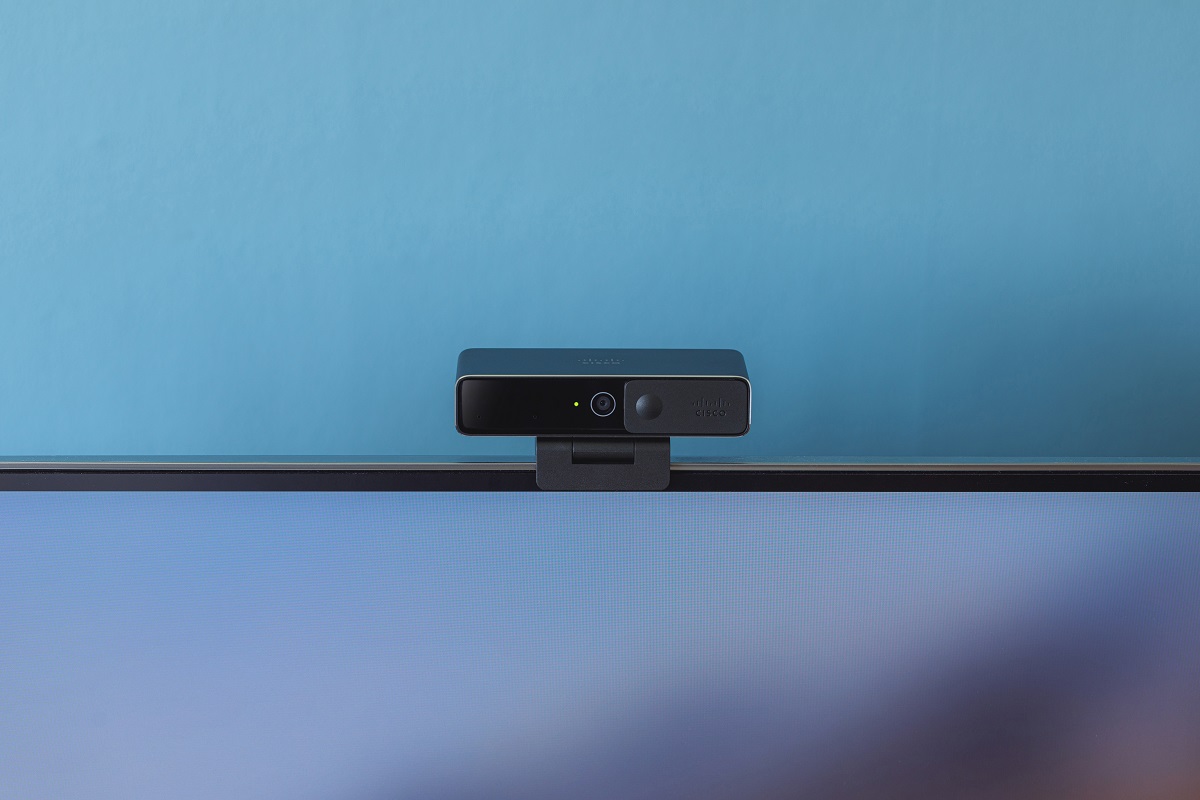 Cisco_Japan's tweet photo. リモートで音合わせ中の #ミュージシャン の部屋に潜入👀

実はこの #WebexDeskCamera、#ノイズキャンセリング 機能が搭載されているので、ちょっとした雑音も取り除いてくれます✨
まさに音合わせにぴったりな機能…！

#ciscosystems #Webカメラ #シンプルライフ #ウェブカメラ #テレワーク https://t.co/JqFy5arlar