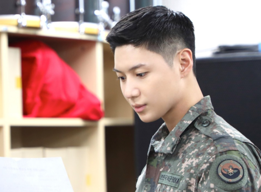 mma9090's tweet photo. 병역의무를 성실히 이행 중인 
이태민 일병의 30문 30답 촬영현장 전격 공개!!!!
https://t.co/ANU2GDDzPs

#TAEMIN #태민 #이태민 #SHINee #샤이니 https://t.co/aZlrMKTdxB