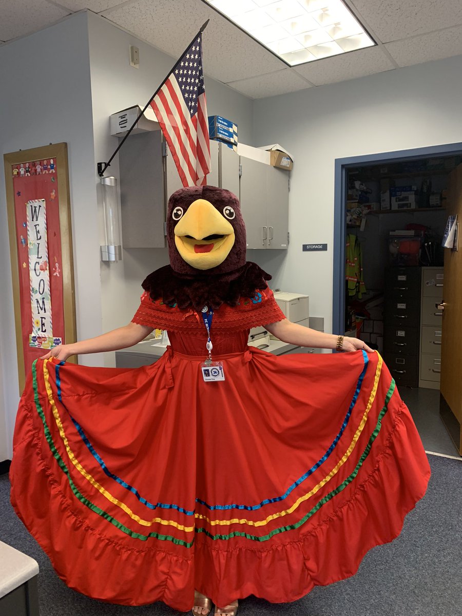 Happy Mexican Independence Day from our Henking Hawk! #WeAreD34 #HenkingRocks @diazglenview34 <a href="/PrincipalPuetz/">Patty Puetz</a> <a href="/NatalieSzeles/">Natalie Szeles</a> @raquelkim1102 <a href="/MissMcNally_/">C McNally</a> <a href="/StefGradyD34/">Estefania Grady</a> <a href="/MildredCortes9/">Mildred Cortes</a>