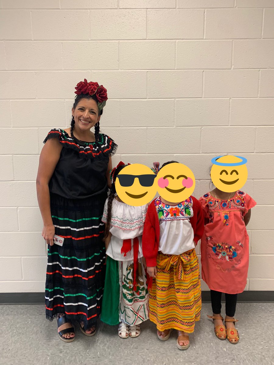Ana_D_teacher's tweet photo. Loved kicking off Hispanic Heritage Month by dressing in festive attire. I wore a dress that was my mom’s. #proudLatina #proudMexican #mexicanamerican #Lamar #choosemwisd #bilingual #bilingualteacher #maestrabilingue https://t.co/BTXpXD8GMy