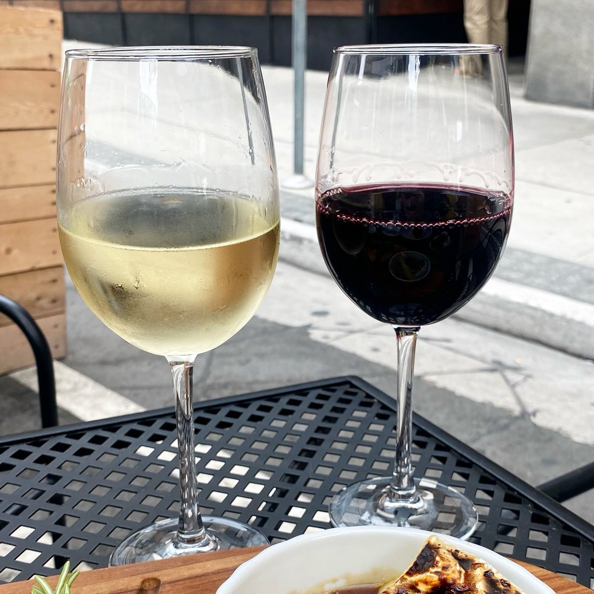 EngineCo28's tweet photo. Wine Wednesday is here! Are you reaching for red or white? 🍷🥂🍷🥂#dtla #winewednesday #losangeles #enginecono28 #winenot https://t.co/ktTFffBafN
