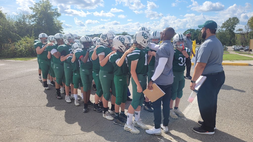 Scripps_MS's tweet photo. Great opening scrimmage for MS 7th grade football! LO Green vs. LO White. Impressed with both sides tonight! Special thanks to Great Harvest Bread Company @GHLakeOrion for a pregame meal! @WaldonMS @Oakview_MS @LkOrionSchools @LodragonsF #oneteamoneorion https://t.co/TEg76jWlLw