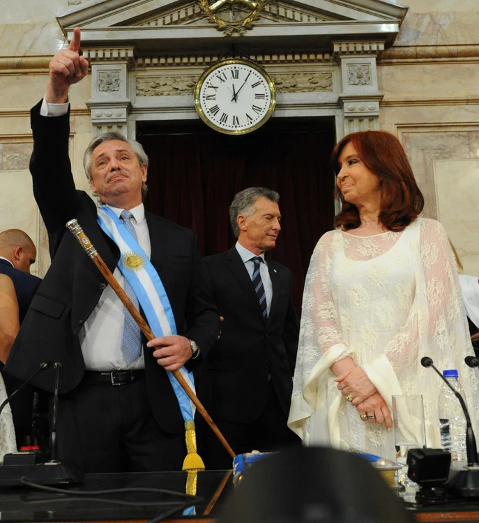felicidad_salta's tweet photo. Ratificamos nuestro apoyo al presidente @alferdez y su vice @CFKArgentina cuyas decisiones permitirán renovar la unidad compleja y dinámica del @FrenteDeTodos pues ese ha sido el mandato otorgado por el pueblo en 2019 para poner a #ArgentinaDePie y volver a crecer #Milagro2021 https://t.co/dlCbudnqFg