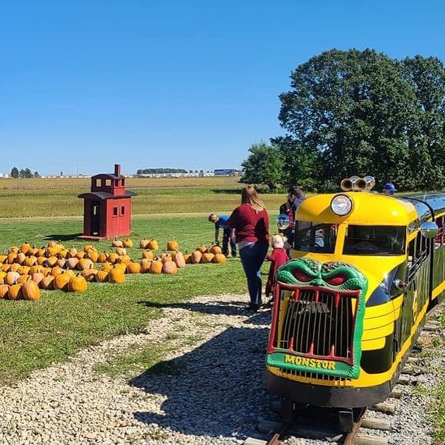 This weekend is Pumpkin Fest at @nworrp_on_99 🎃 Each adult ticket includes Pumpkin Train rides, bounce houses, miniature horse cart rides, corn cannons, and pumpkin chuckin’ all day long! Plus, select one pumpkin of your…

📸 instagram.com/p/CT3PX0KNtLb/ via tweet.photo