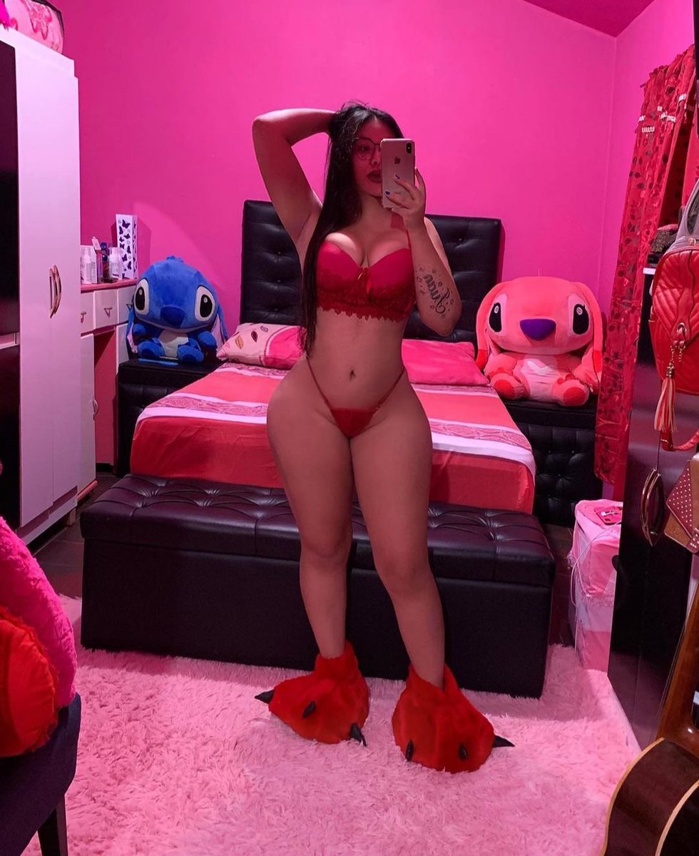 Rubi se desnuda 