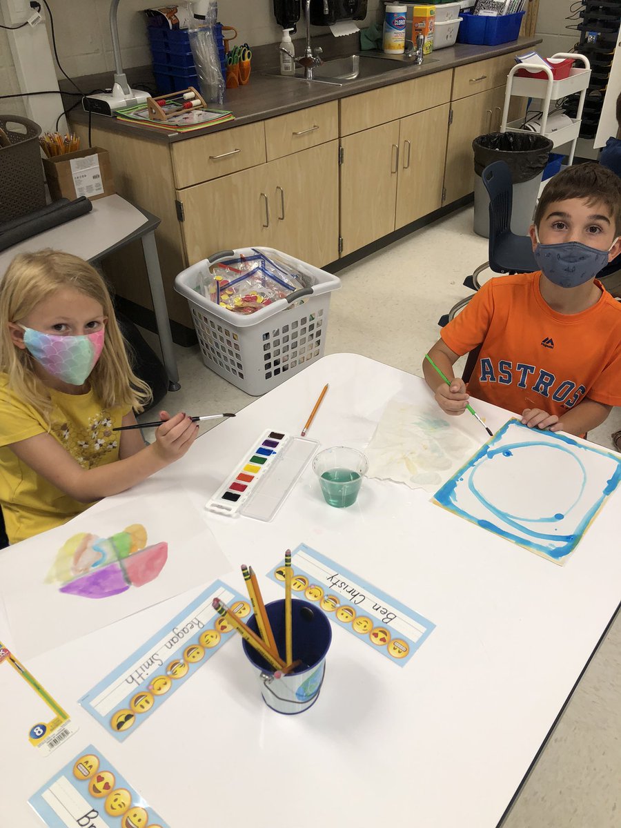 KHoweSummit's tweet photo. I am loving getting to know these amazing 2nd graders and watching them learn to “make a mark and see where it takes them”!!! 😍#InternationalDotDay @summitbees @FHSchools @SummitPTA https://t.co/BBgGxngUwI