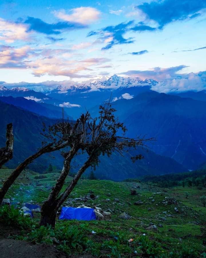 Chhipla Kedar, Dharchula, Uttarakhand ❣️🙏🙏
#morningvibes #MorningGlory
#simplyamazing #simplyheaven #dekhoapnadesh #exploreuttarakhand #landscape #mountains #placestovisit #travel #nature #responsibletourism 
#incredibleindia