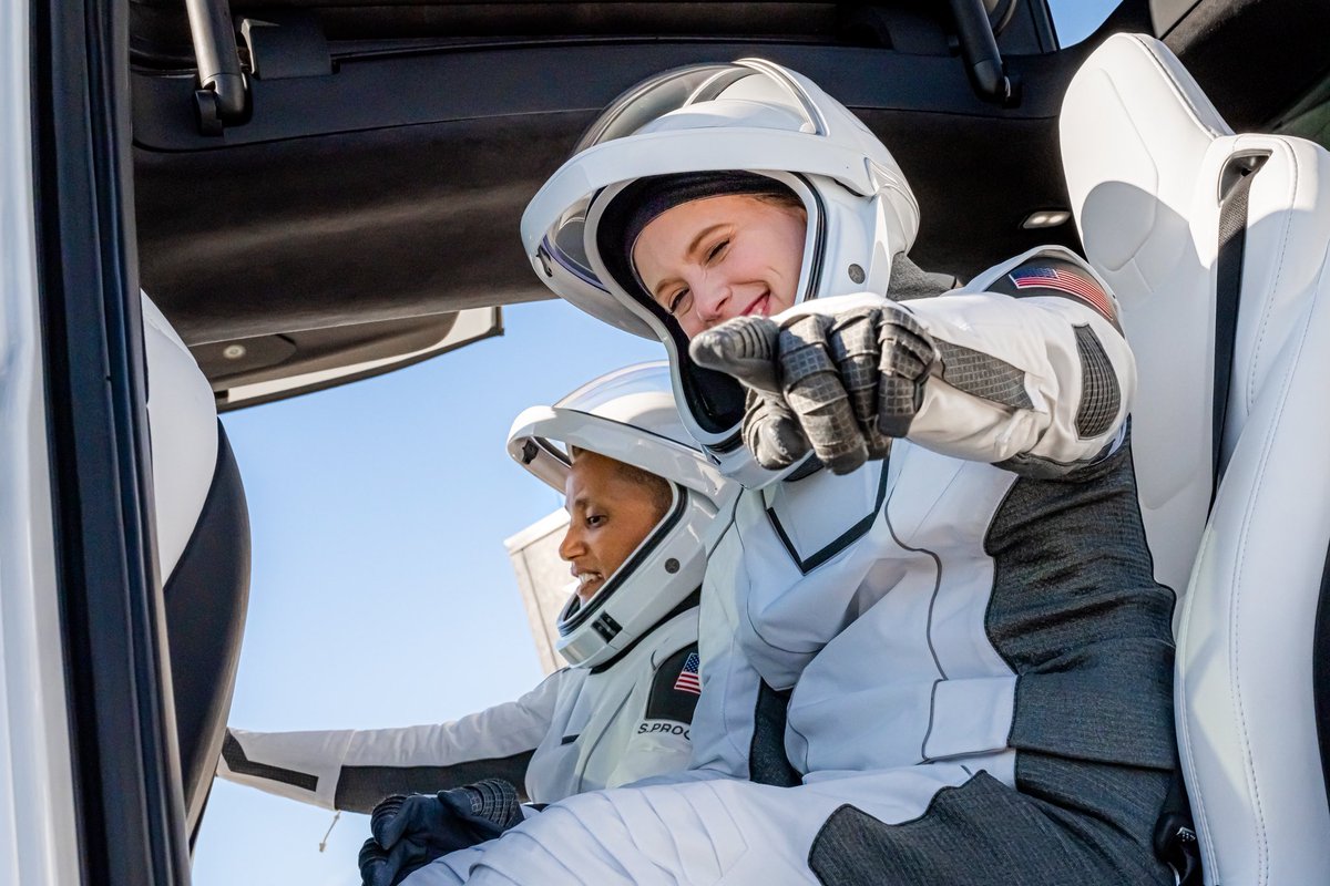 johnkrausphotos's tweet photo. Hayley and Sian board their Tesla Model X to depart for Launch Complex 39A. https://t.co/GUQu57vbqb