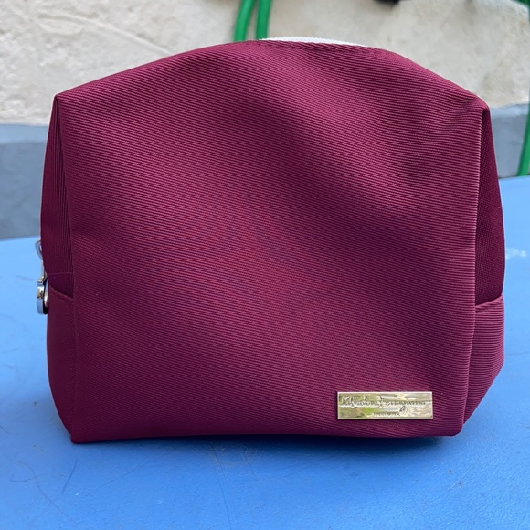 So good I had to share! Check out all the items I'm loving on <a href="/Poshmarkapp/">Poshmark</a> #poshmark #fashion #style #shopmycloset #smilingbear #salvatoreferragamo: posh.mk/bSVvEfBoAjb