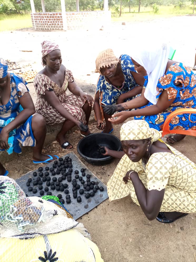 UnescoYaounde's tweet photo. #UNESCO under its #PUERTEM project is training 38 household trainers in Cameroon on renewable energy technologies:
- solar plates management
- construction of a biogas digester 
- production of ecological charcoal 
- construction of improved stoves, ovens

@IndiaUNFund 
@UNOSSC https://t.co/mHS6expVuk