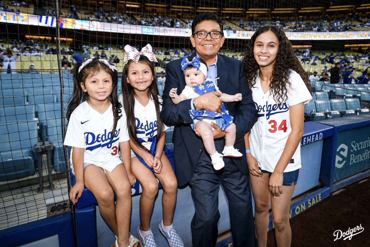 Dodgers's tweet photo. El Toro on his bobblehead night. 🇲🇽 https://t.co/jBjEJILxkG