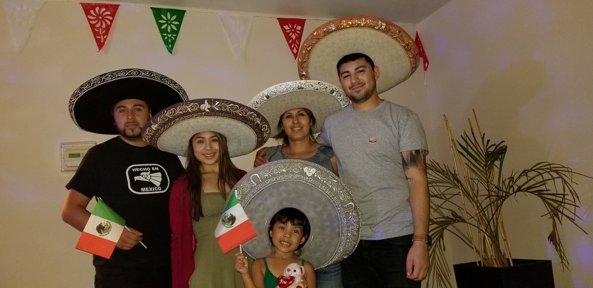 _benjaminortega's tweet photo. #FiestaAzteca desde Chicago https://t.co/EN2UyGTLcX