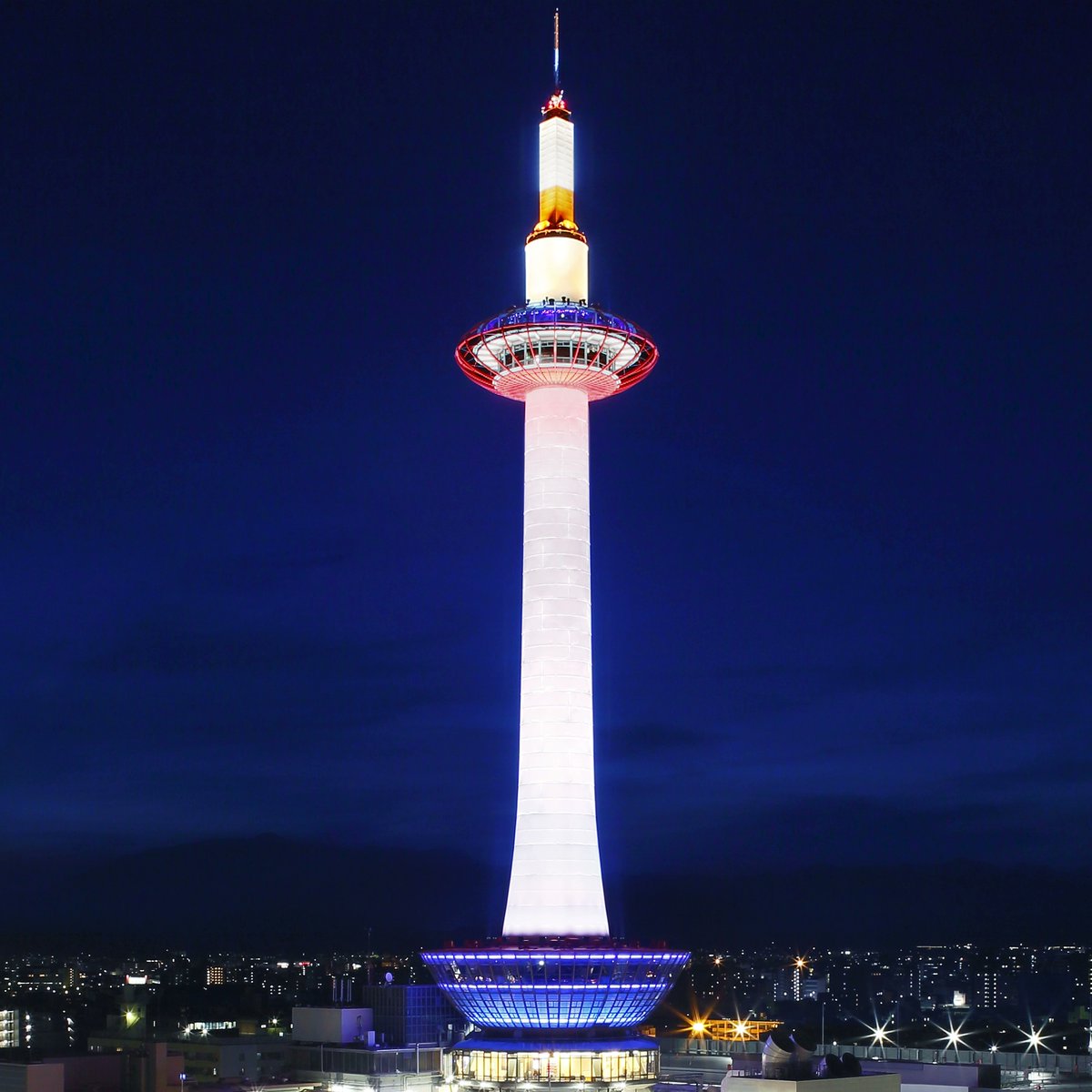 京都タワー 公式 毎月16日 Do You Kyoto 本日9月16日 木 はdo You Kyoto デー 環境に良いことをする日 として 塔体照明をライトダウン 00 22 00 いたします 上記以外の日没 00 22 00 24 00は ホワイトにライトアップいたします