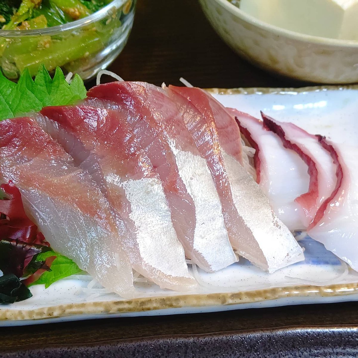 我妻弘 晩飯 21 9 15 水 10 鯵塩焼き ワカシとタコの刺身 小松菜の胡麻和え 冷奴 枝豆 白菜漬け 鯖缶と筍の味噌汁 米飯80g 梨半分 ウイスキー4杯 いえ飯 あづま食堂 我妻家の食卓 元気をだせ飯を食え 鯵の塩焼き ワカシ T