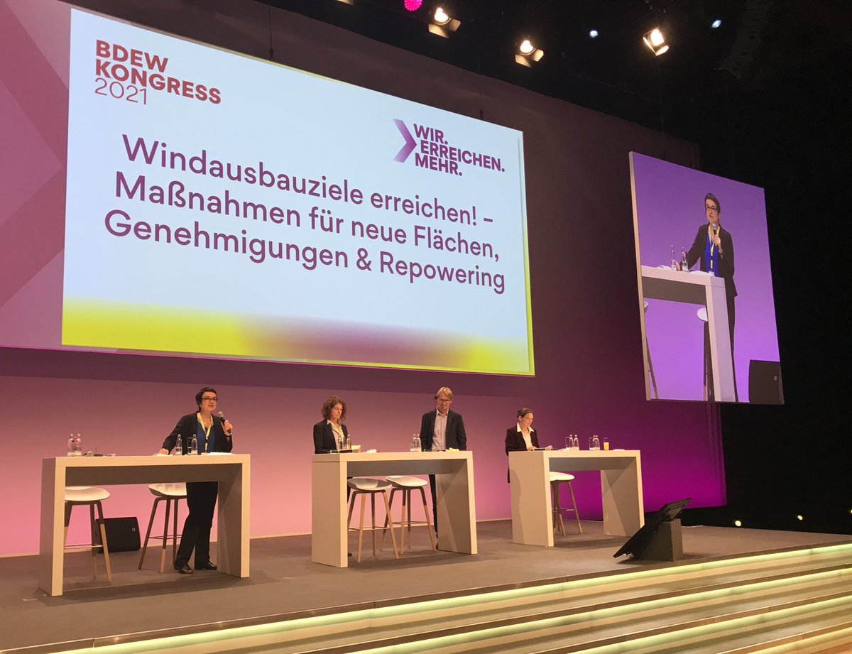 bdew_ev's tweet image. Um die #Klimaziele erreichen zu können, muss der #Windenergie-Ausbau an Tempo gewinnen. Dafür müssen Herausforderungen wie mangelnde Flächenverfügbarkeit &amp;amp; langsame Genehmigungsprozesse gelöst werden. Dazu diskutieren Monika Agatz, Julia Blom und Klaus Meier gerade beim #bdewk21.