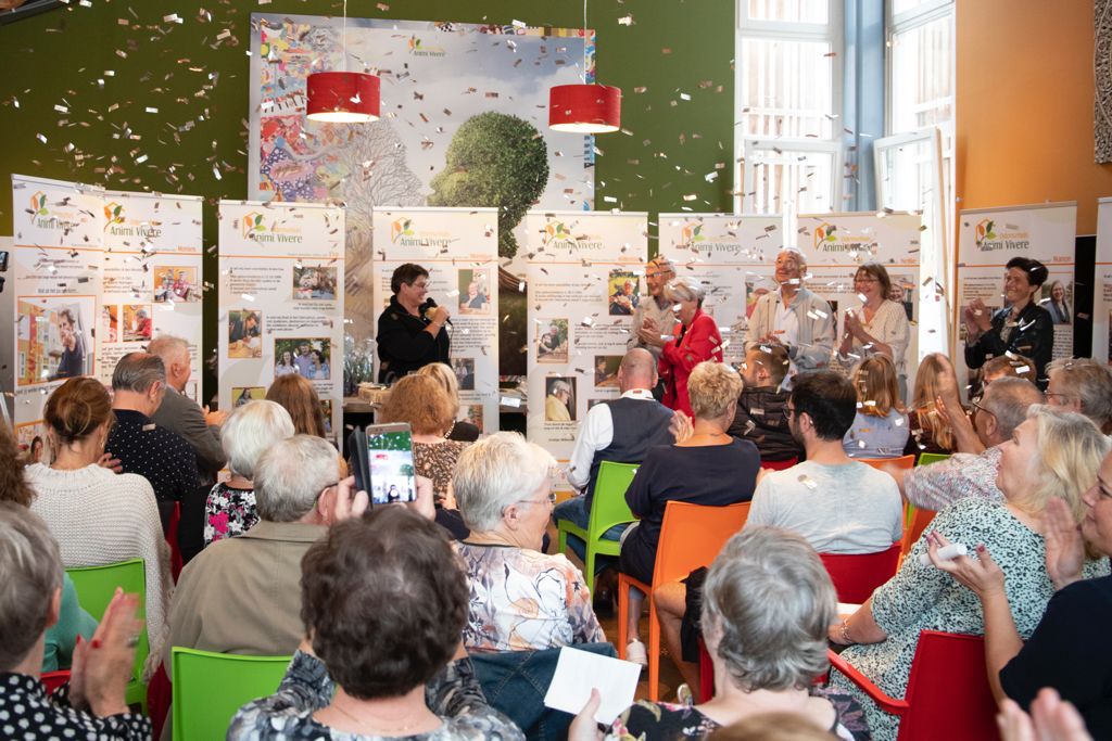 animivivere's tweet photo. Wat hebben we gisteren een fantastische opening gehad van de Foto-expositie!
Benieuwd naar ons fotoproject? 
Vandaag en morgen zijn de banners nog te bezichtigen tussen 16.00 en 18.00!!
Locatie: Kiosk, Passedwarsstraat 69A Wijchen https://t.co/mVE7XiY3Sl