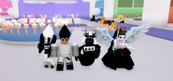 itsmelanialol's tweet photo. Guys we are too good at this game I swear. @Roblox @FashionFamous7 #roblox #HotAvatars #Promodels #prodressers #pretty https://t.co/1uq4ef2l22