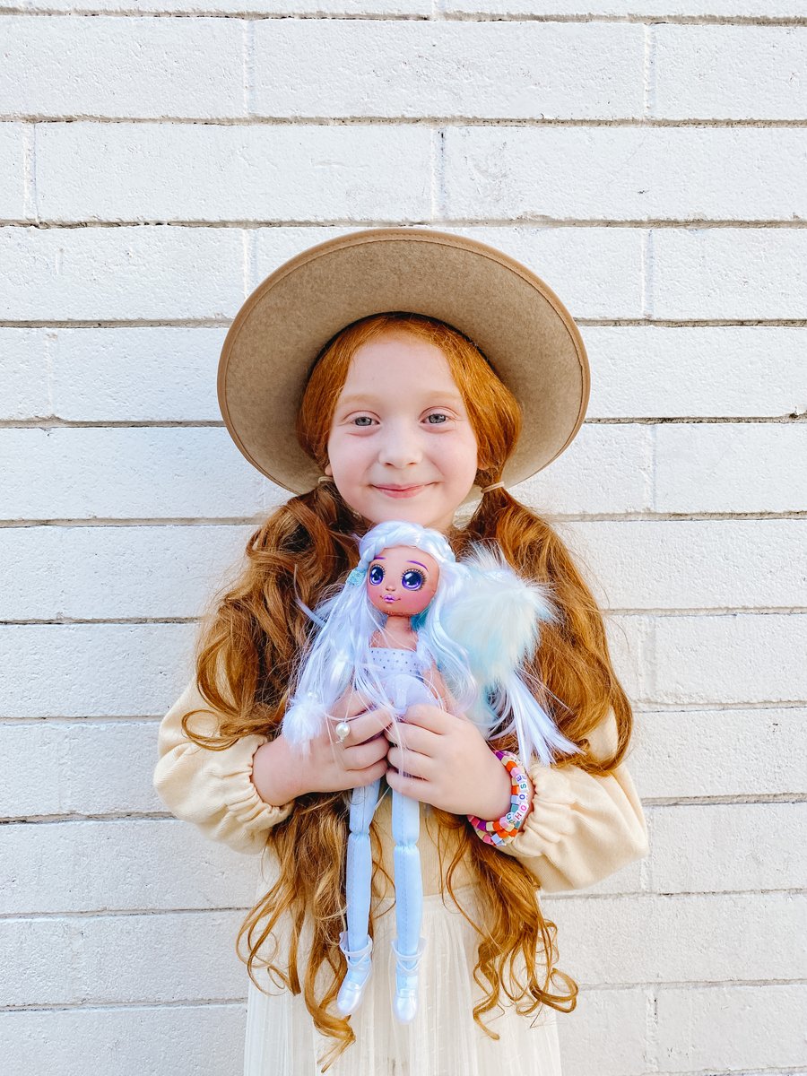 Celes_Tea's tweet photo. AD: Her newest toy is Luna, a #dreamseekers doll. She is so beautiful &amp; so soft! #dreamseekersdolls #moosetoys @supermoosetoys https://t.co/8pLNFMeXhc