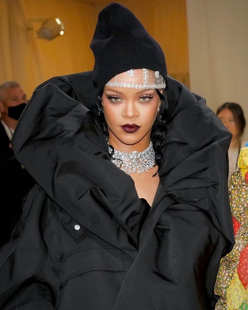 rihanna's tweet photo. reppin’ for the immigrants. #MET21 

@illjahjah #hectorespinal @yusefhairnyc #naphiawhite #mariasalandra @BALENCIAGA https://t.co/IHBEm3SqsP