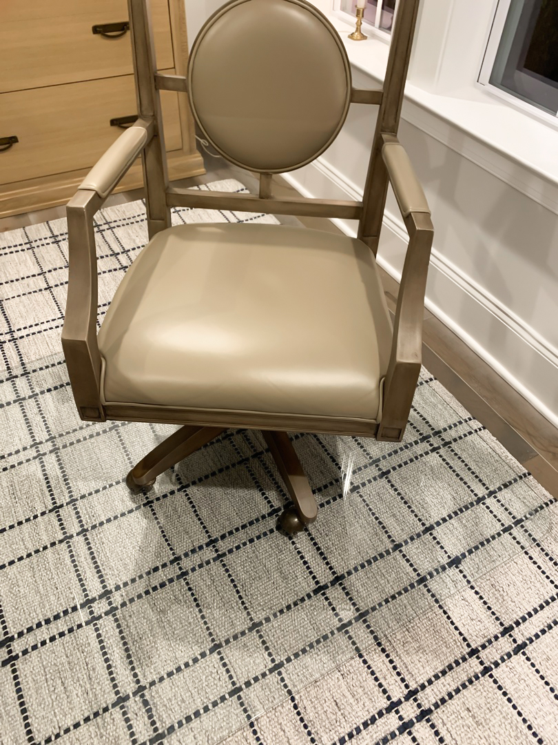 Vitrazza's tweet photo. We love when customers send in pictures of their Glass Chair Mats! Wait... where is it? Can you see the #glasschairmat???
"So pleased with Vitrazza! The quality is great & what an improvement over my previous plastic mat." - Debbie
#homeoffice #wfh #officedecor #interiordesign https://t.co/TOFoAVgSVS