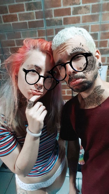 Dorme de conchinha com a gente pf 👉👈 https://t.co/3iQ4e1BEur<a href="/tag/casalaward"class="tags"><span>#casalaward</span></a>