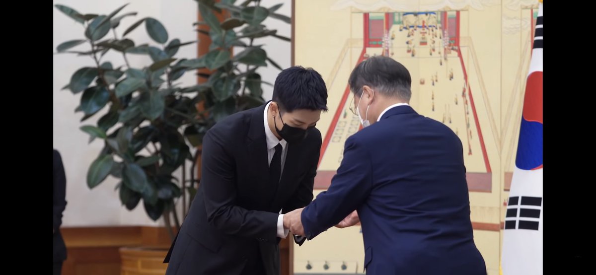 saltednodream's tweet photo. from reading hate comments to receiving a diplomatic passport for the president of The Republic of South Korean. You really did prove it to us all Kim Namjoon. 💜

#BTS #southkoreaspride https://t.co/hr0XqKpkcE