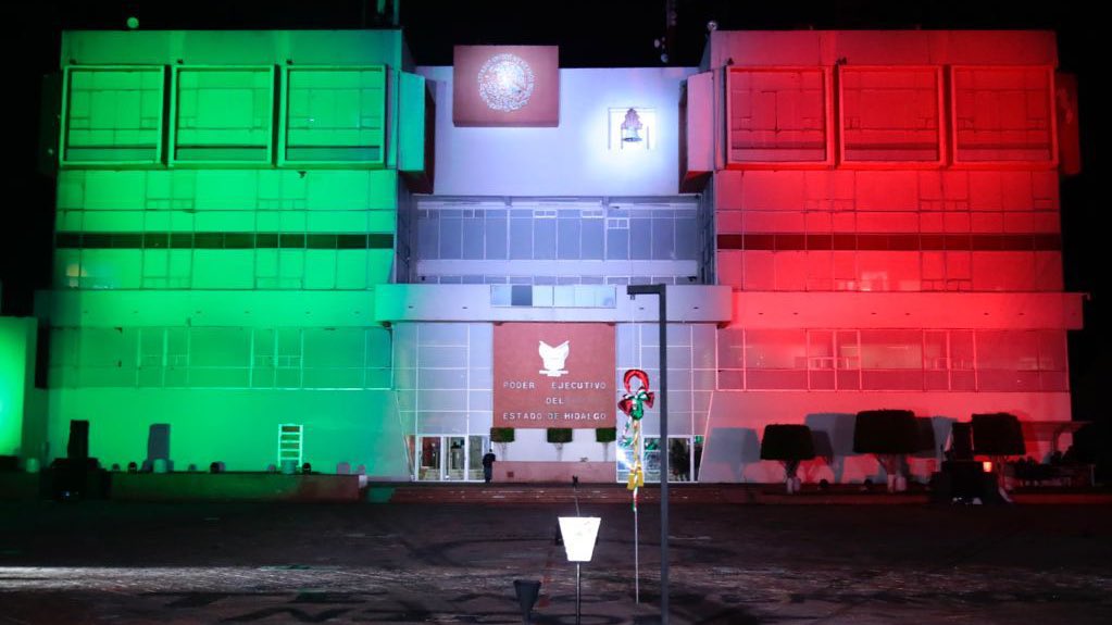 omarfayad's tweet photo. En unos momentos más encabezaré la Ceremonia del Grito de Independencia desde la Plaza Juárez de la capital del estado. Los invito a seguir este evento a través de @RadioTvHidalgo y en mis redes sociales. #FiestasPatriasEnFamilia #VivaMéxicoEnHidalgo🇲🇽 https://t.co/sQVWYeHCKH