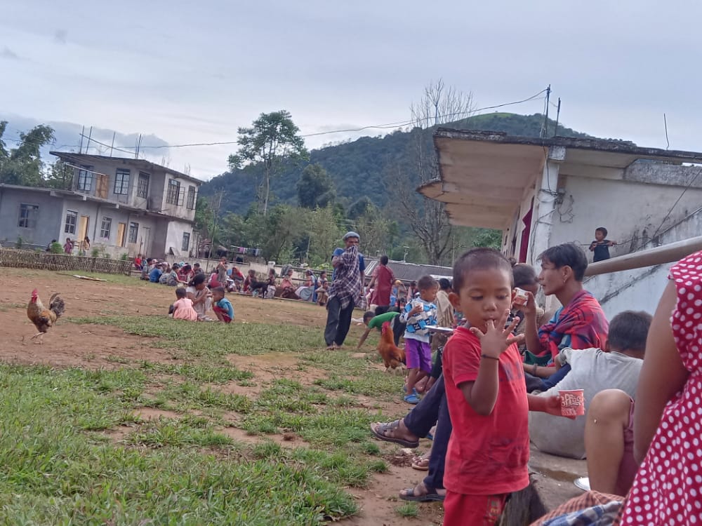 RothellKhongsi1's tweet photo. Villagers participated in the cleaning drive organised by the Women's SHG in Kongthong village to make our village clean. More than hundreds people participated @SwatchBharat4u @meghtourism @RakeshSinha01 @ruralhealth @jipsonroy @pohnong https://t.co/O1dt6lM5Bo
