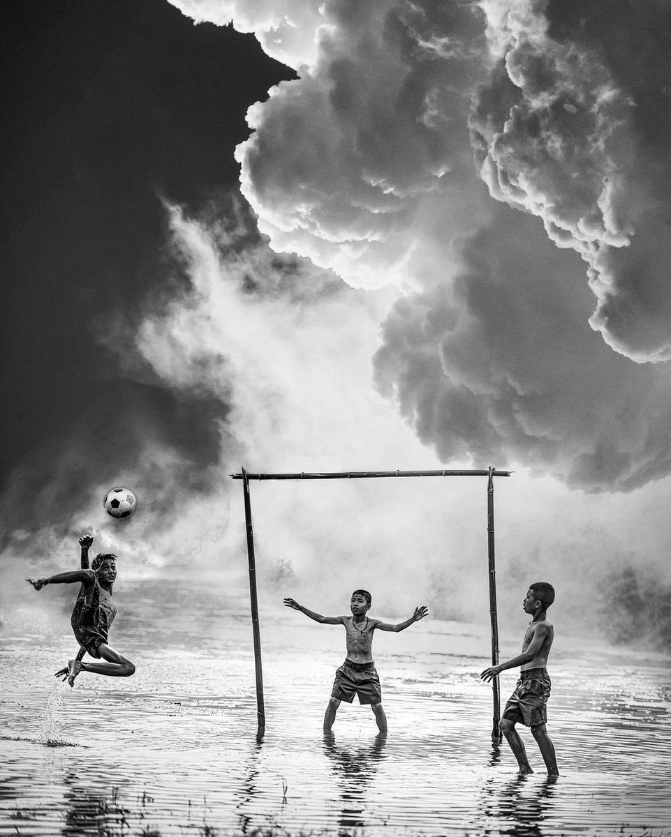 wallmagcreators's tweet photo. We do not stop playing because we grow old, we grow old because we stop playing!
This Amazing Shot is taken by @sofie_conte
#photographylovers #photographysouls #photographyeveryday #photographyislife #photographyaddict #photographyskills #photography #WallMag https://t.co/0HlQW4Q7L9