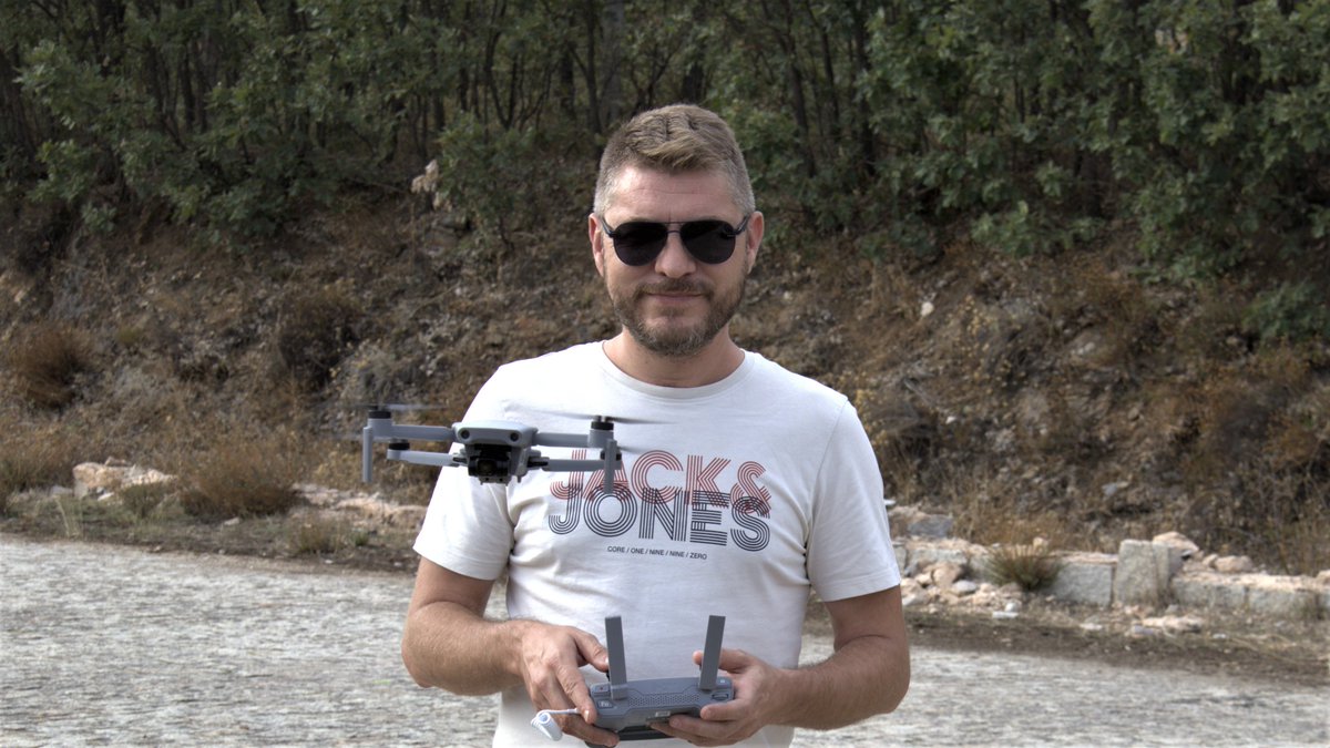 leolsb40's tweet photo. Hubsan Zino Mini pro, volando mi drone. El mini con más tecnología, pero a falta de explotarla.
#drone #hubdanzinomini #zinomini #fotografiaaerea #ltecnic https://t.co/pRJZbBjCgK