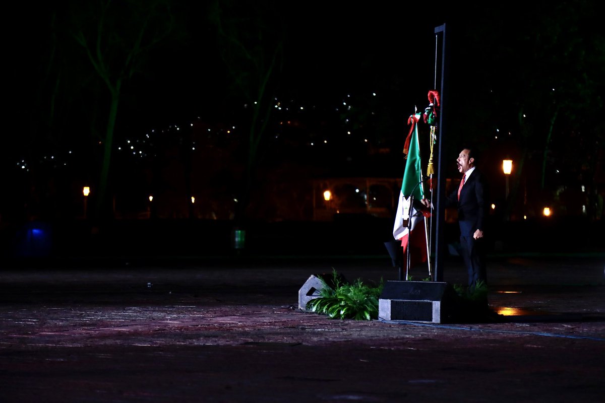La Plaza Juárez hoy luce vacía de personas, pero está llena con el espíritu de millones de hidalguenses. Una pandemia no nos detendrá. ¡Hidalgo está de pie y seguirá adelante! #FiestasPatriasEnFamilia #VivaMéxicoEnHidalgo🇲🇽